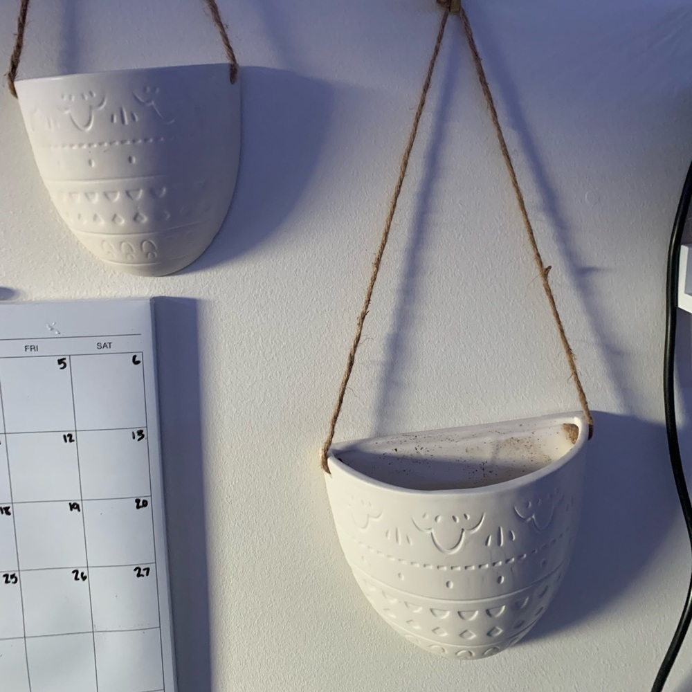 White wall flower pots